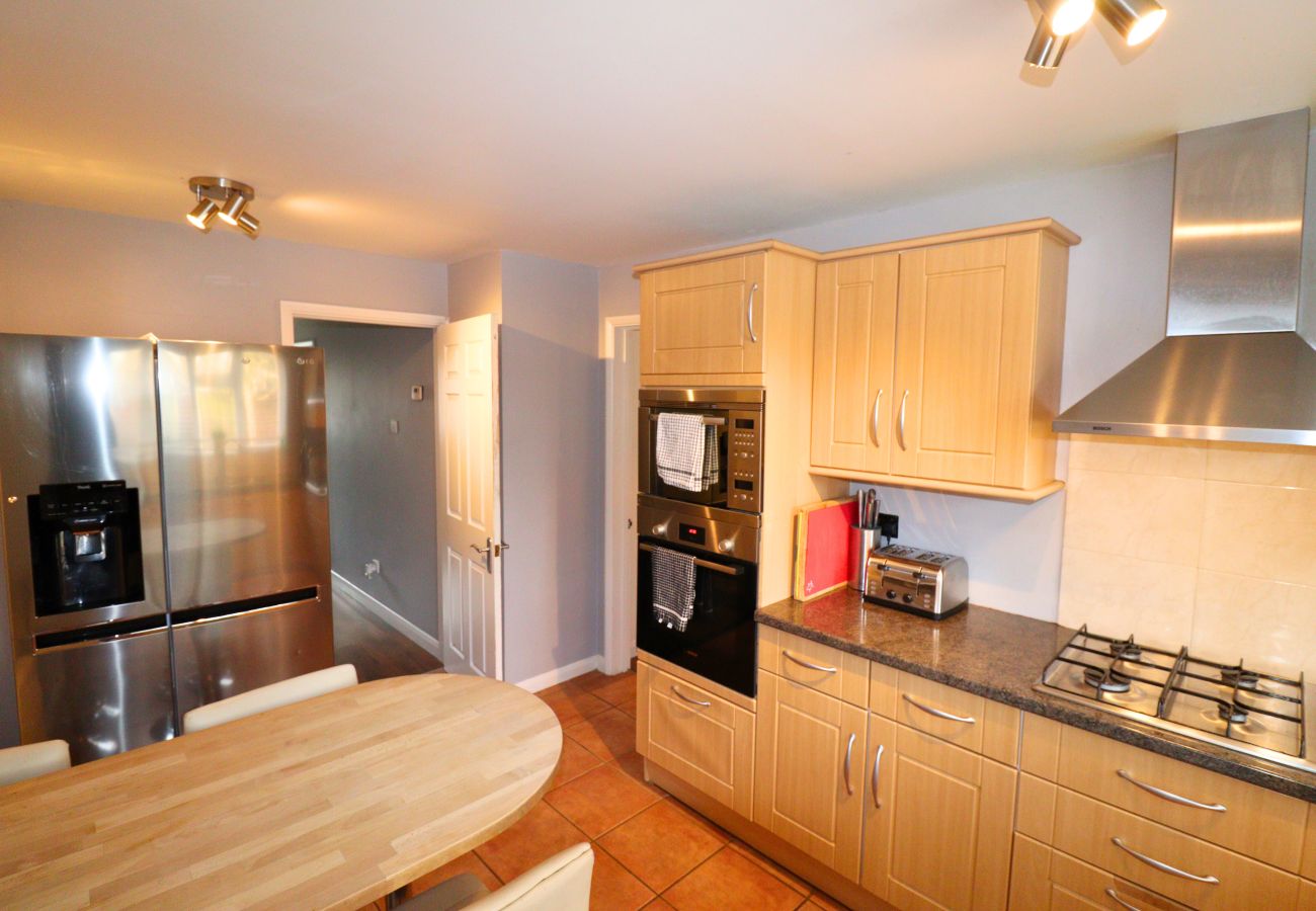 House in Binfield - Binfield: Spacious Spectacular Four Bedroom House 