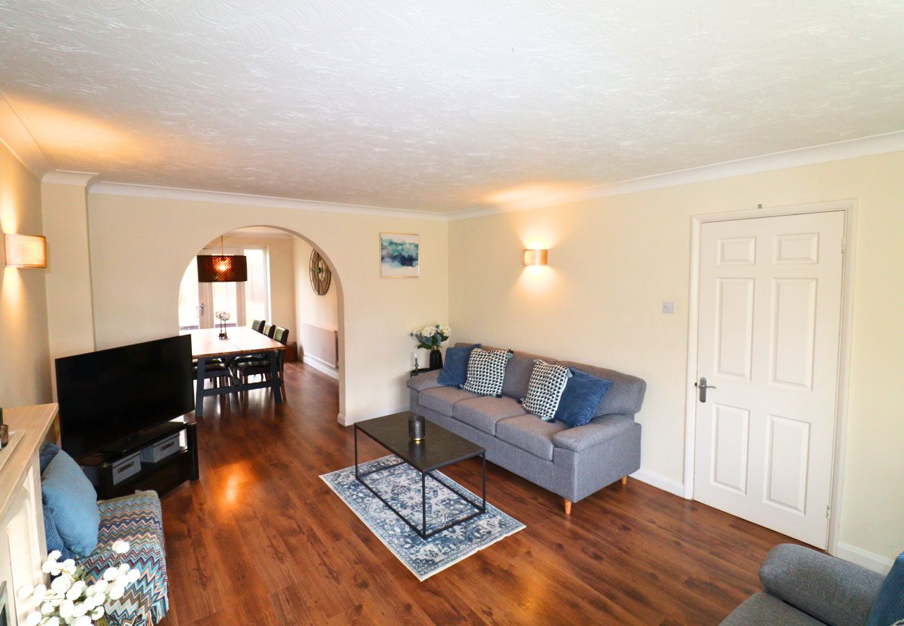 House in Binfield - Binfield: Spacious Spectacular Four Bedroom House 
