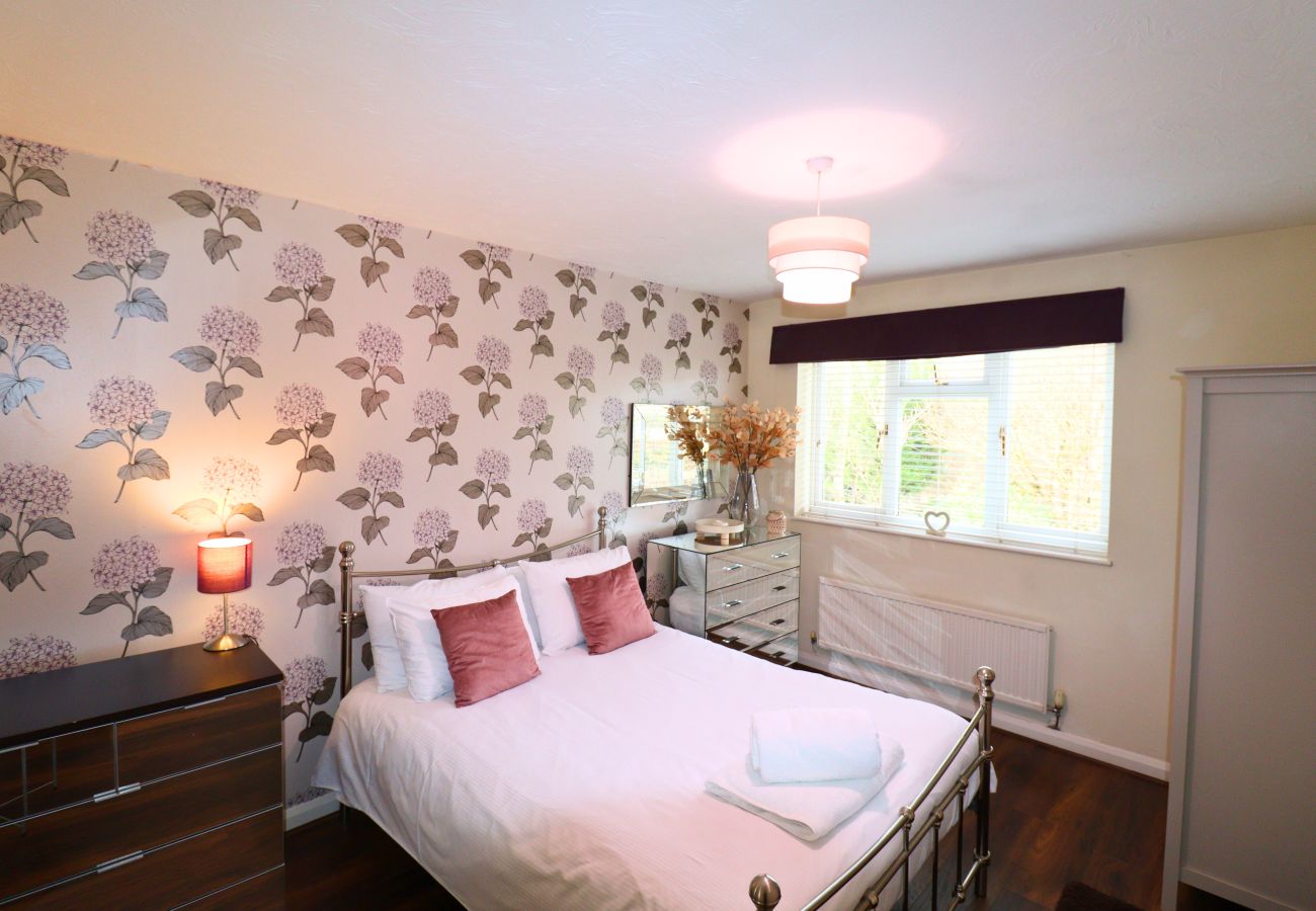 House in Binfield - Binfield: Spacious Spectacular Four Bedroom House 