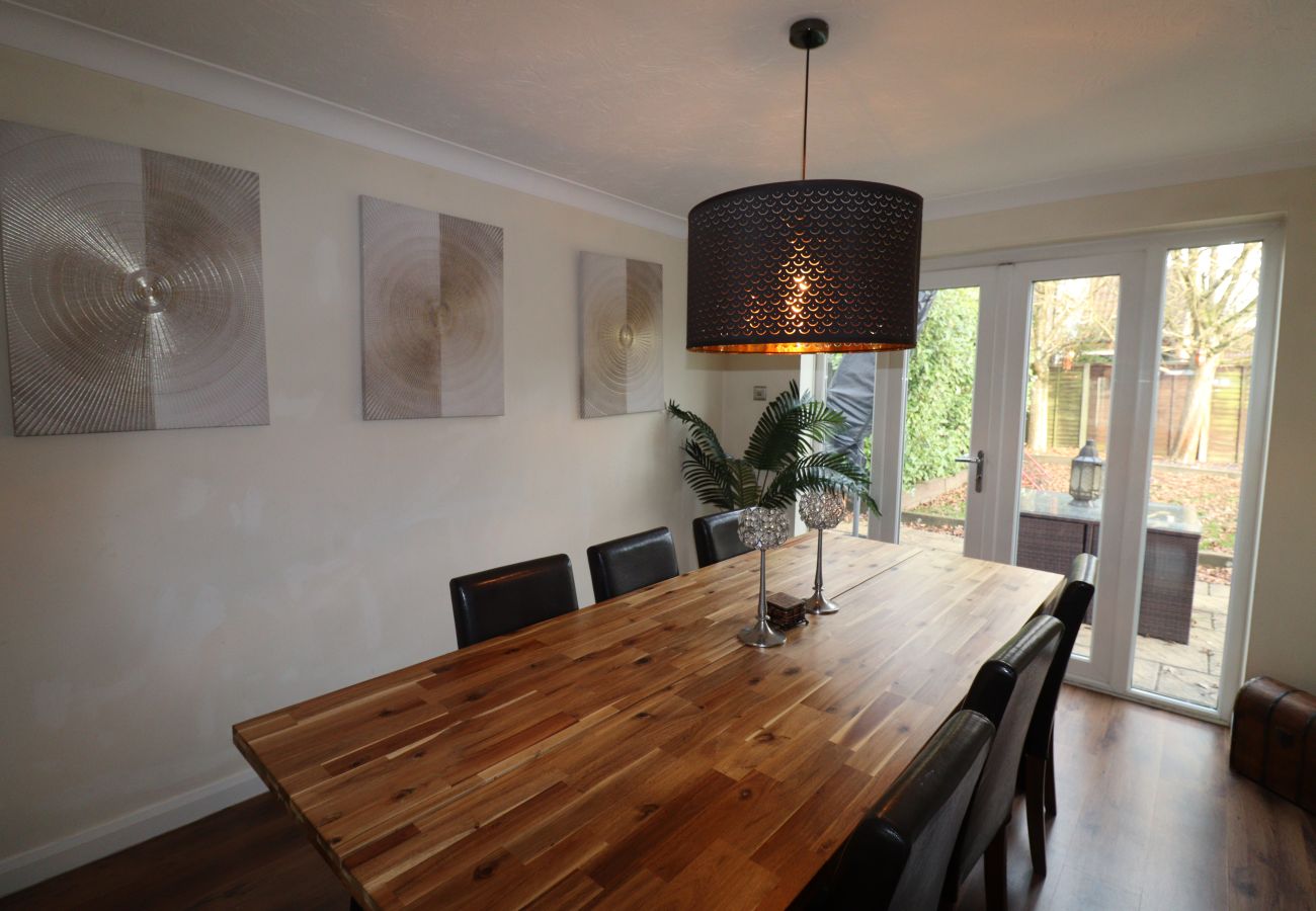 House in Binfield - Binfield: Spacious Spectacular Four Bedroom House 
