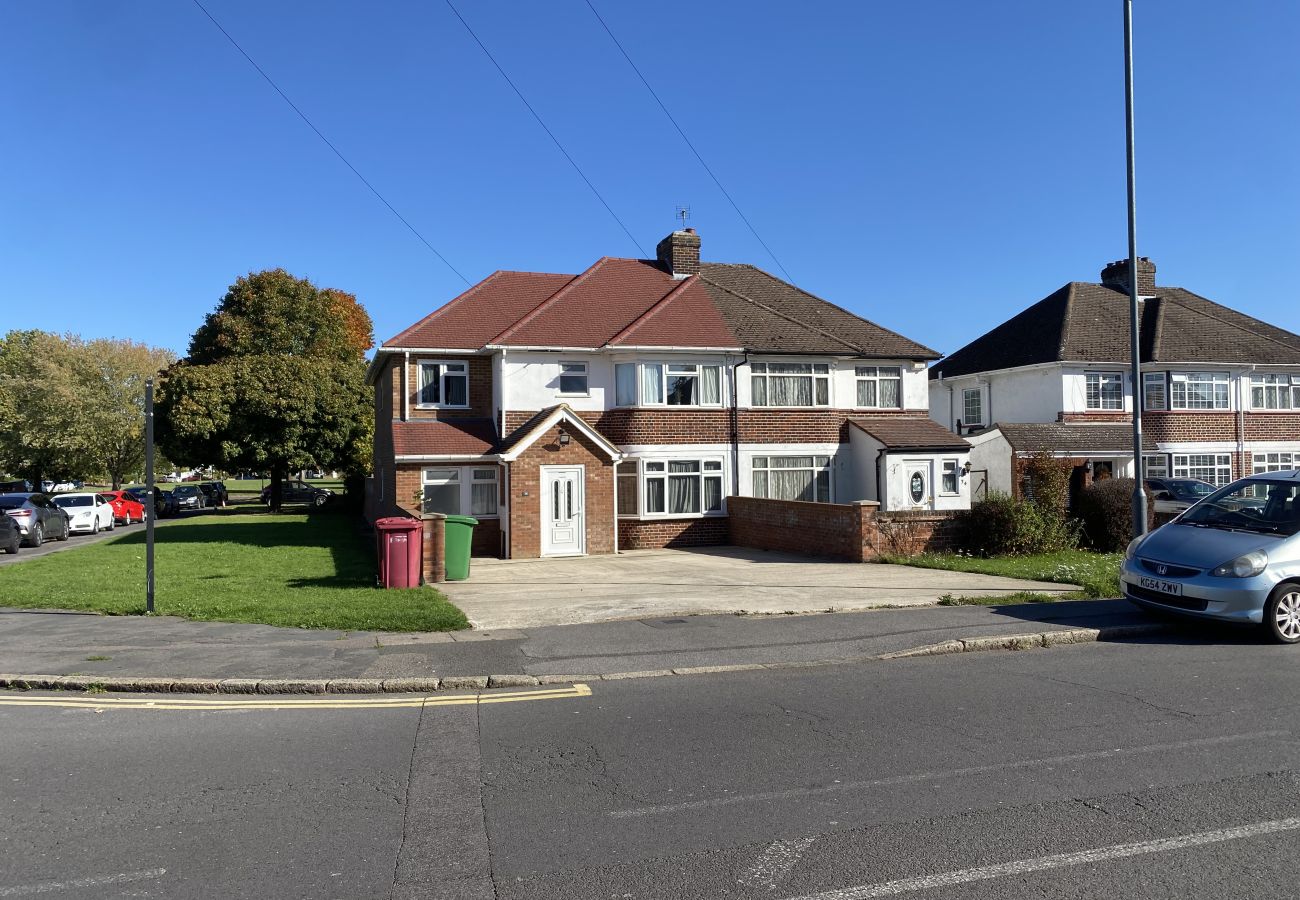 House in Burnham - Burnham / Slough Spacious Six Bedroom House 