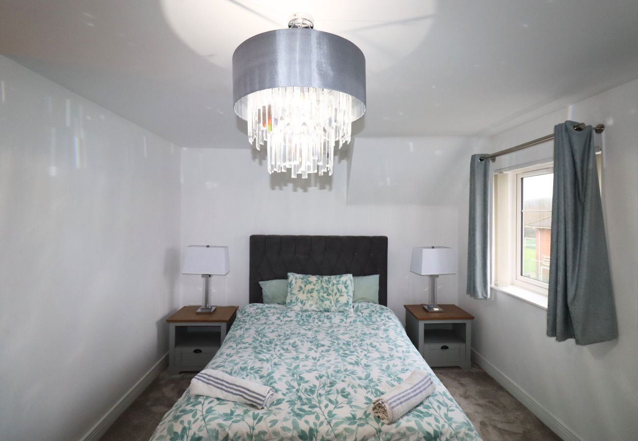 House in Langley - Langley Luxurious Four Bedroom House with Games Room 