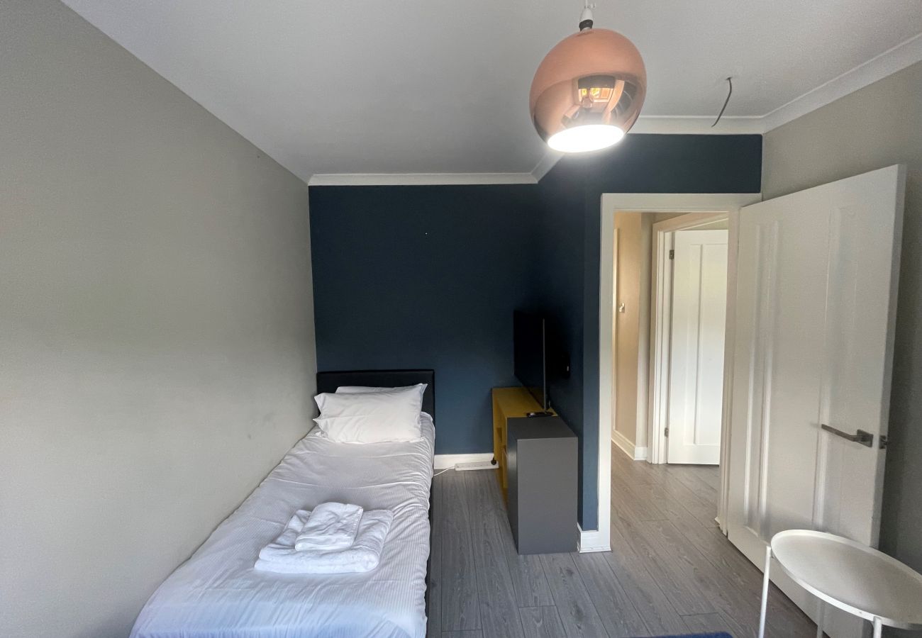 House in Balloch - Generic One Bedroom House 
