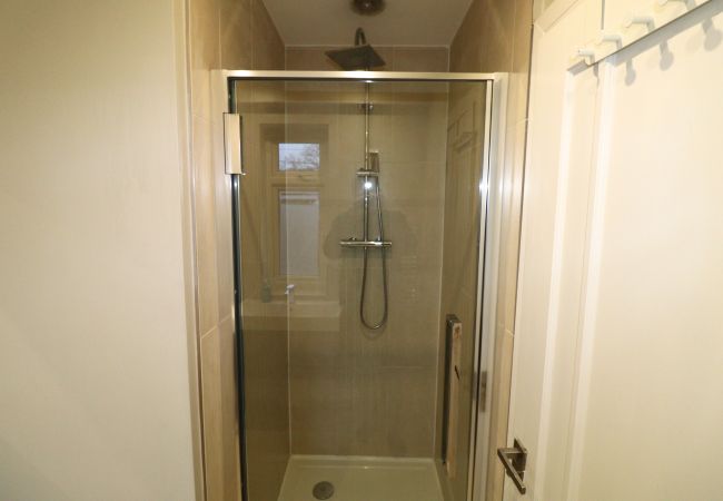 House in Ascot - Ascot Beautiful Four Bedroom House  House in Ascot - Ascot Beautiful Four Bedroom House