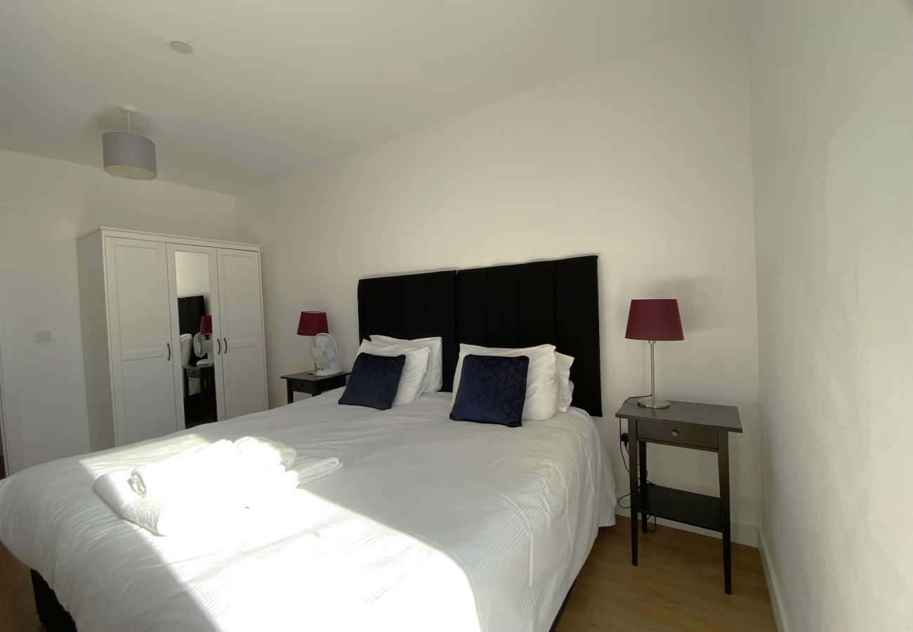 Apartment in Bracknell - Bracknell RWH Spectacular Two Bedroom Apartment