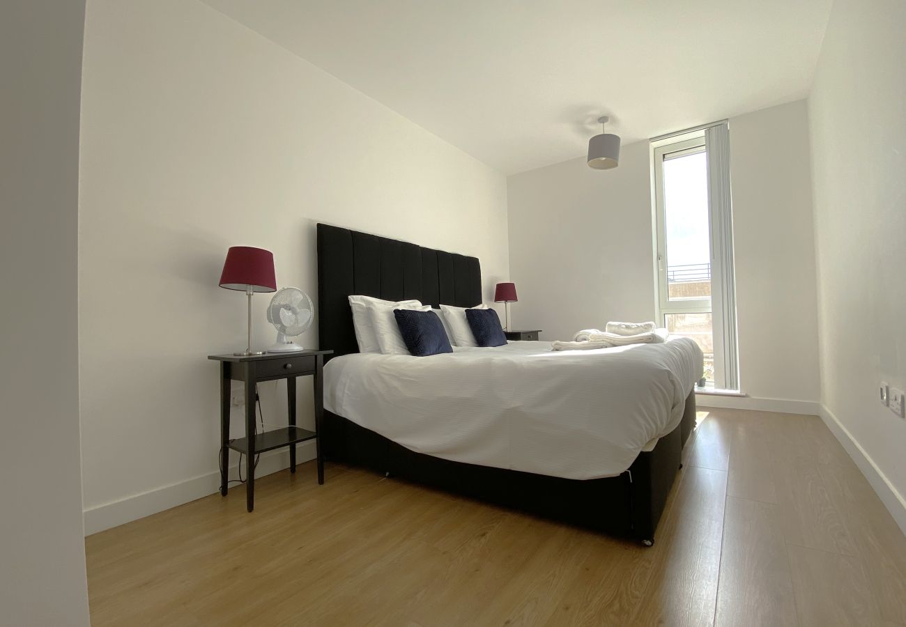 Apartment in Bracknell - Bracknell RWH Spectacular Two Bedroom Apartment