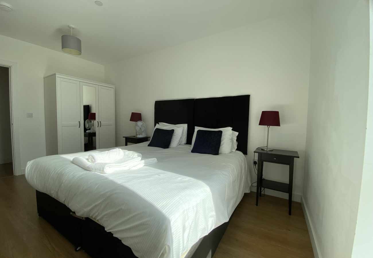 Apartment in Bracknell - Bracknell RWH Spectacular Two Bedroom Apartment