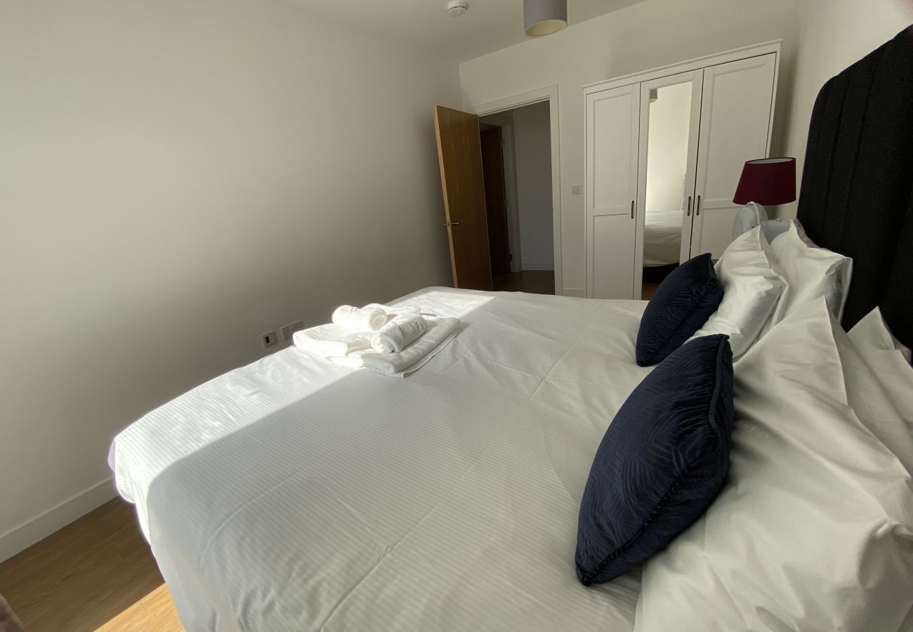 Apartment in Bracknell - Bracknell RWH Spectacular Two Bedroom Apartment
