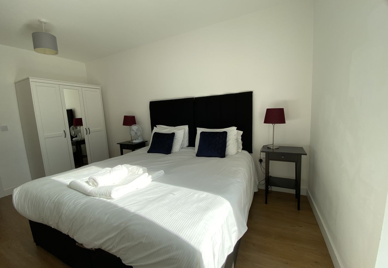 Apartment in Bracknell - Bracknell RWH Spectacular Two Bedroom Apartment