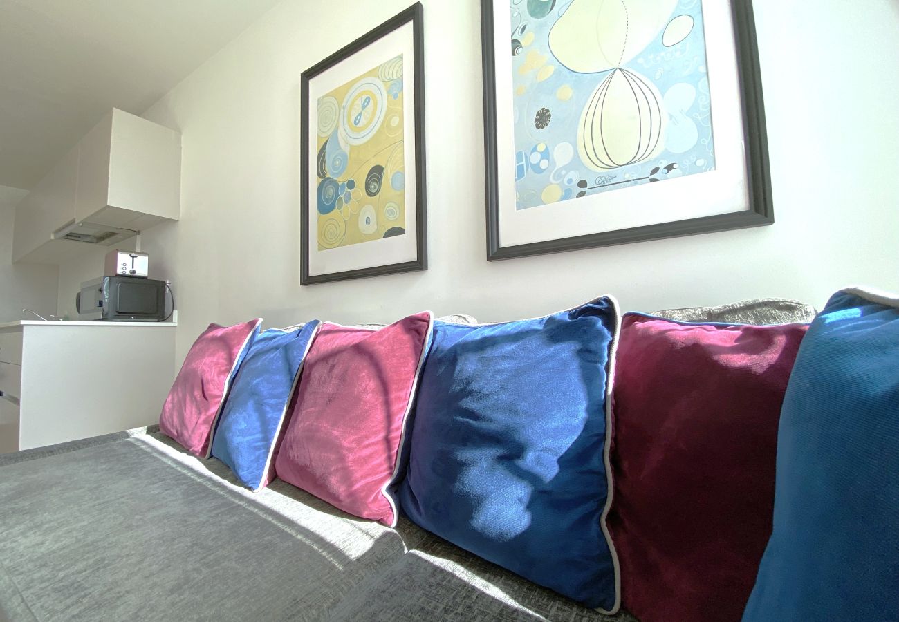 Apartment in Bracknell - Bracknell RWH Spectacular Two Bedroom Apartment