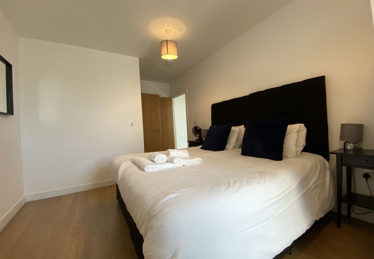 Apartment in Bracknell - Bracknell RWH Spectacular Two Bedroom Apartment