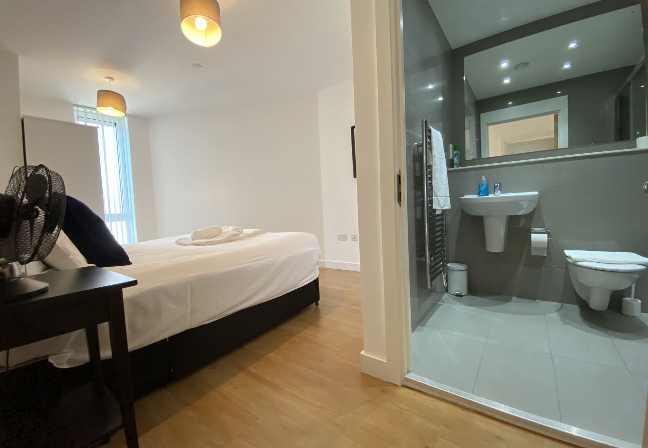 Apartment in Bracknell - Bracknell RWH Spectacular Two Bedroom Apartment