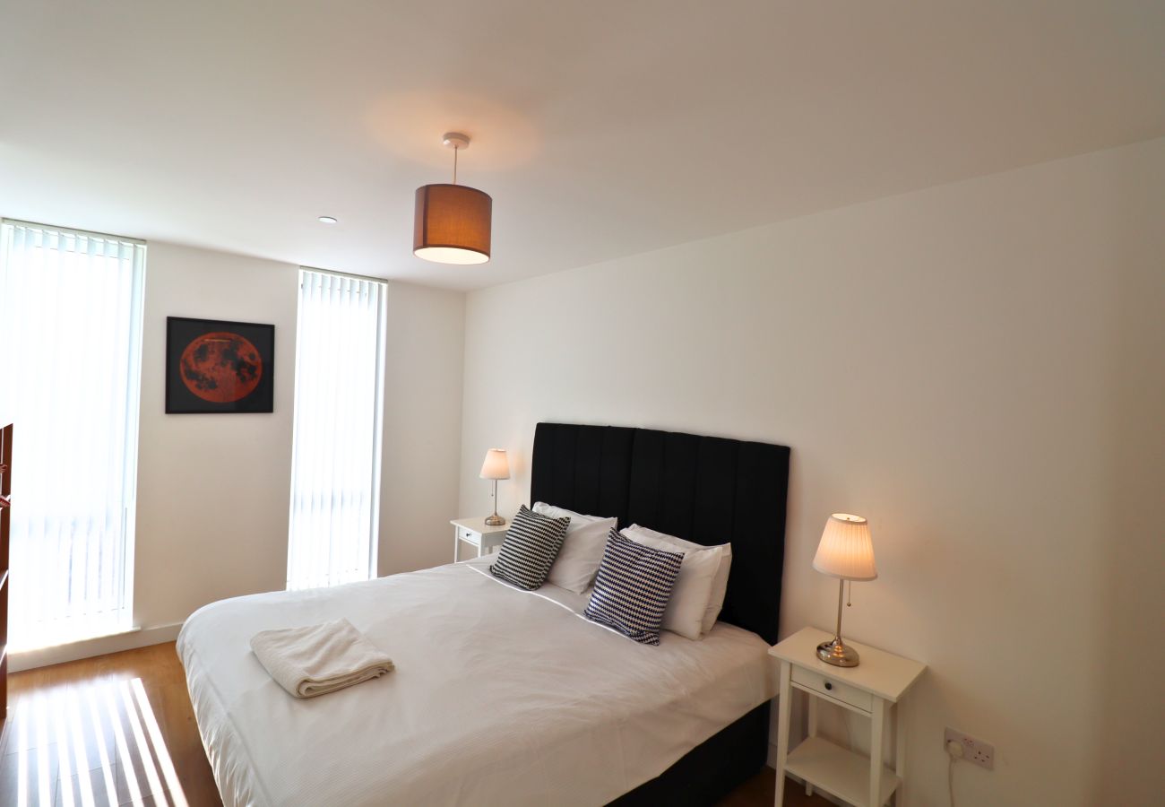 Apartment in Bracknell - Bracknell Breath Taking Two Bedroom Apartment 