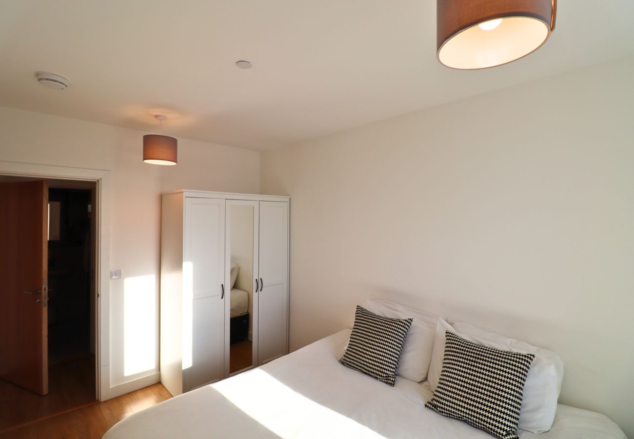 Apartment in Bracknell - Bracknell Breath Taking Two Bedroom Apartment 