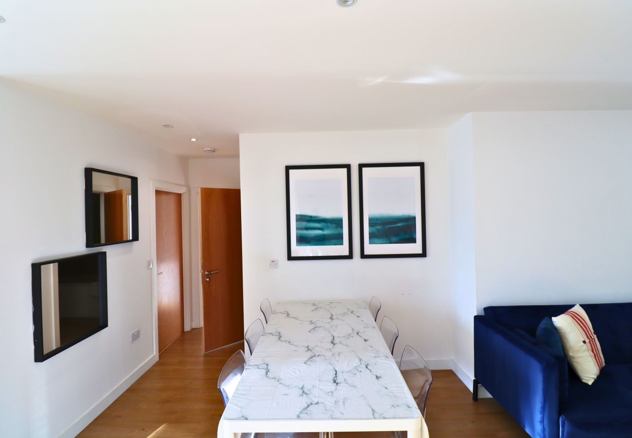 Apartment in Bracknell - Bracknell Breath Taking Two Bedroom Apartment 