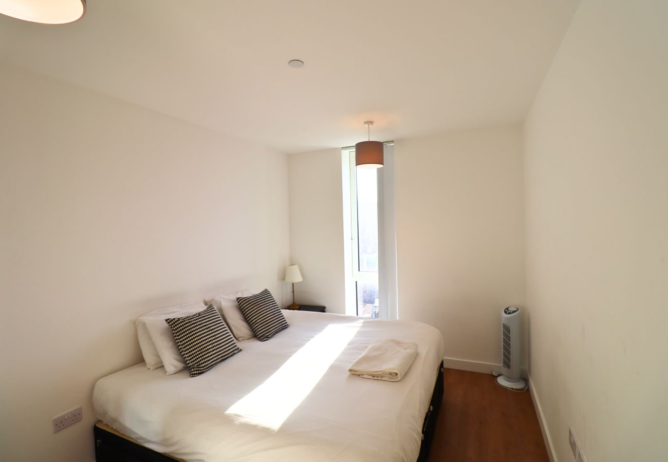 Apartment in Bracknell - Bracknell Breath Taking Two Bedroom Apartment 