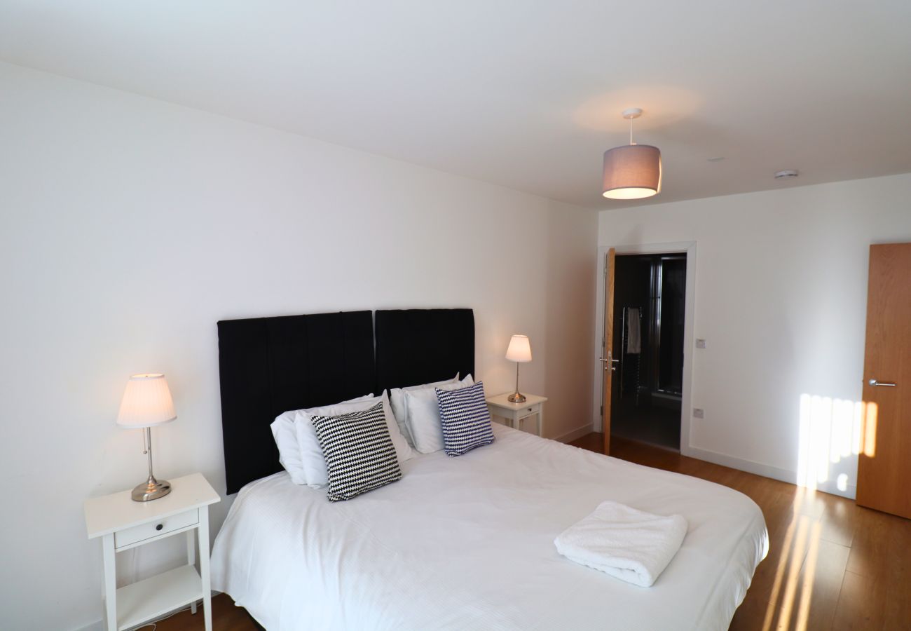 Apartment in Bracknell - Bracknell Breath Taking Two Bedroom Apartment 