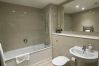 Apartment in Bracknell - Bracknell RWH Spectacular Two Bedroom Apartment 