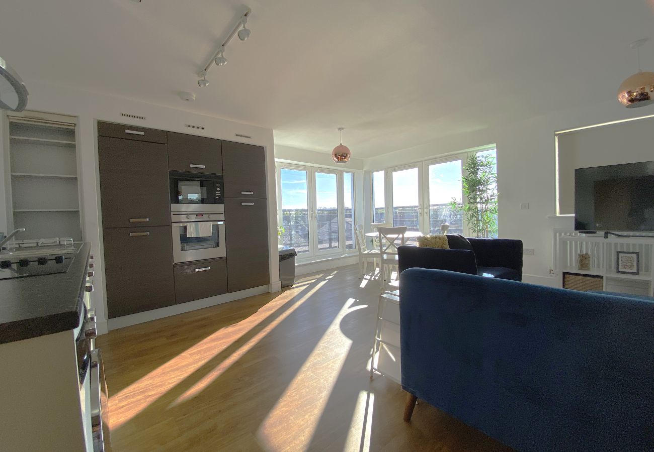 Apartment in Maidenhead - Maidenhead Gorgeous Three Bedroom Apartment