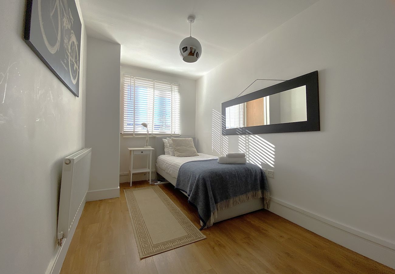 Apartment in Maidenhead - Maidenhead Gorgeous Three Bedroom Apartment