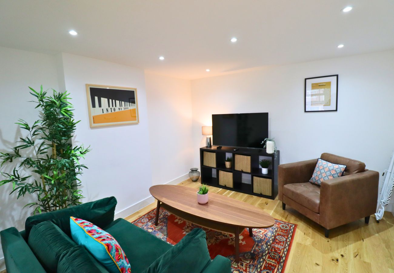 Apartment in Mitcham Junction - London Mitcham Stunning Two Bedroom Apartment 