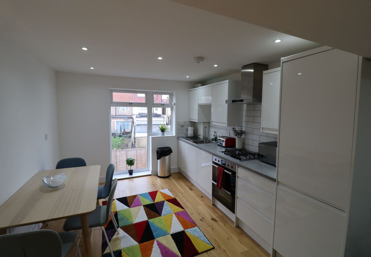 Apartment in Mitcham Junction - London Mitcham Stunning Two Bedroom Apartment 