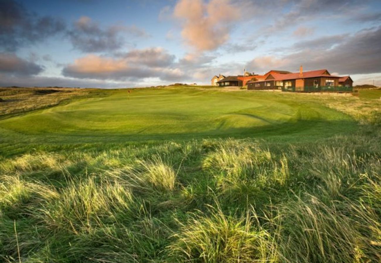 House in Guyancourt - France Gorgeous Three Bedroom House 