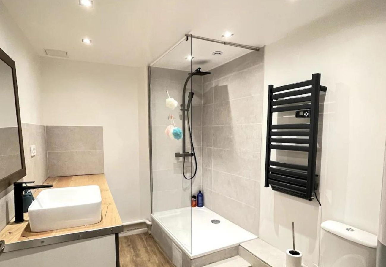 House in Guyancourt - France Gorgeous Three Bedroom House 