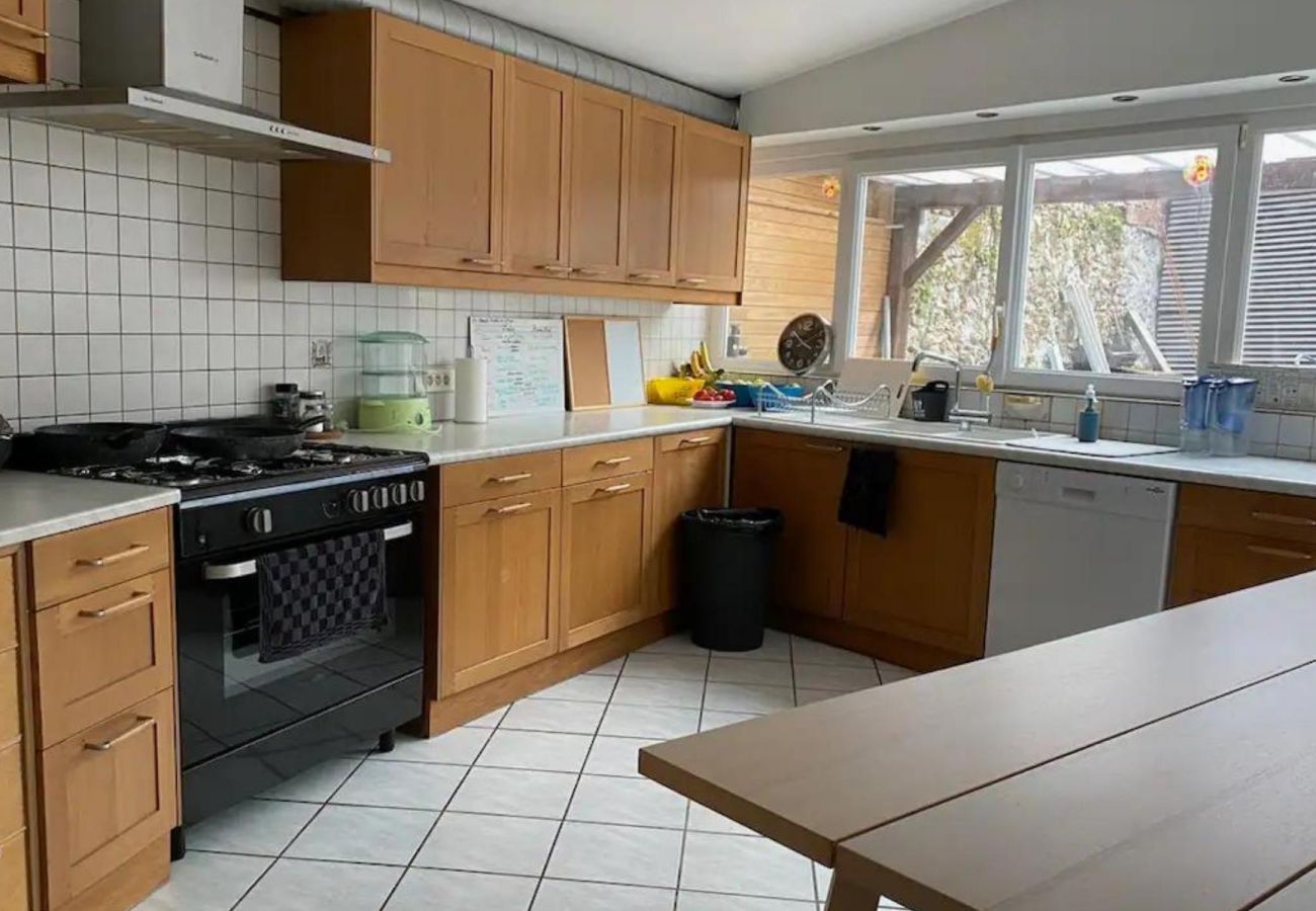 House in Guyancourt - France Gorgeous Three Bedroom House 