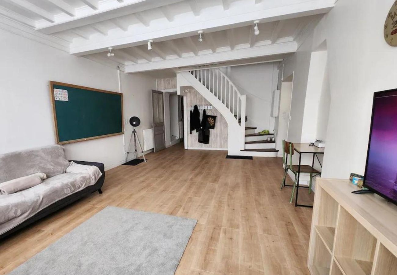 House in Guyancourt - France Gorgeous Three Bedroom House 