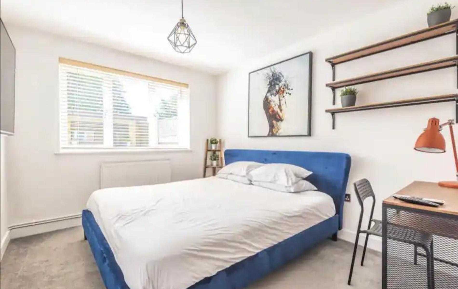 Egham Stylish Spacious Three Bedroom Apartment Apartments in Egham