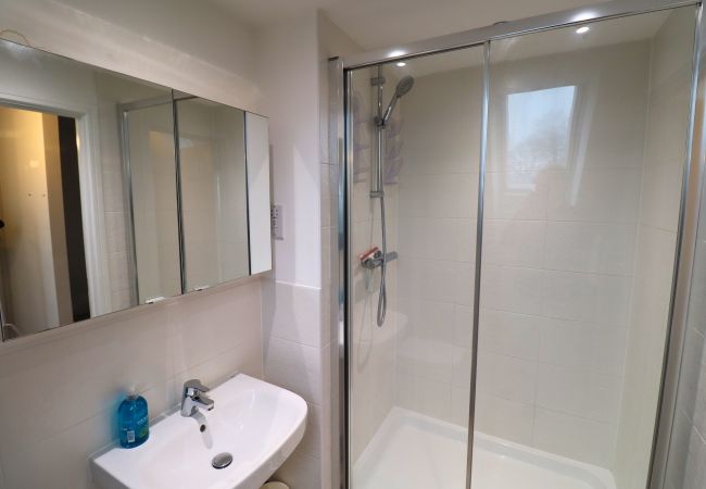 House in High Wycombe - Spacious 4-Bedroom Home in Scenic High Wycombe House in High Wycombe - Spacious 4-Bedroom Home in Scenic High Wycombe