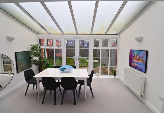 House in High Wycombe - Spacious 4-Bedroom Home in Scenic High Wycombe House in High Wycombe - Spacious 4-Bedroom Home in Scenic High Wycombe