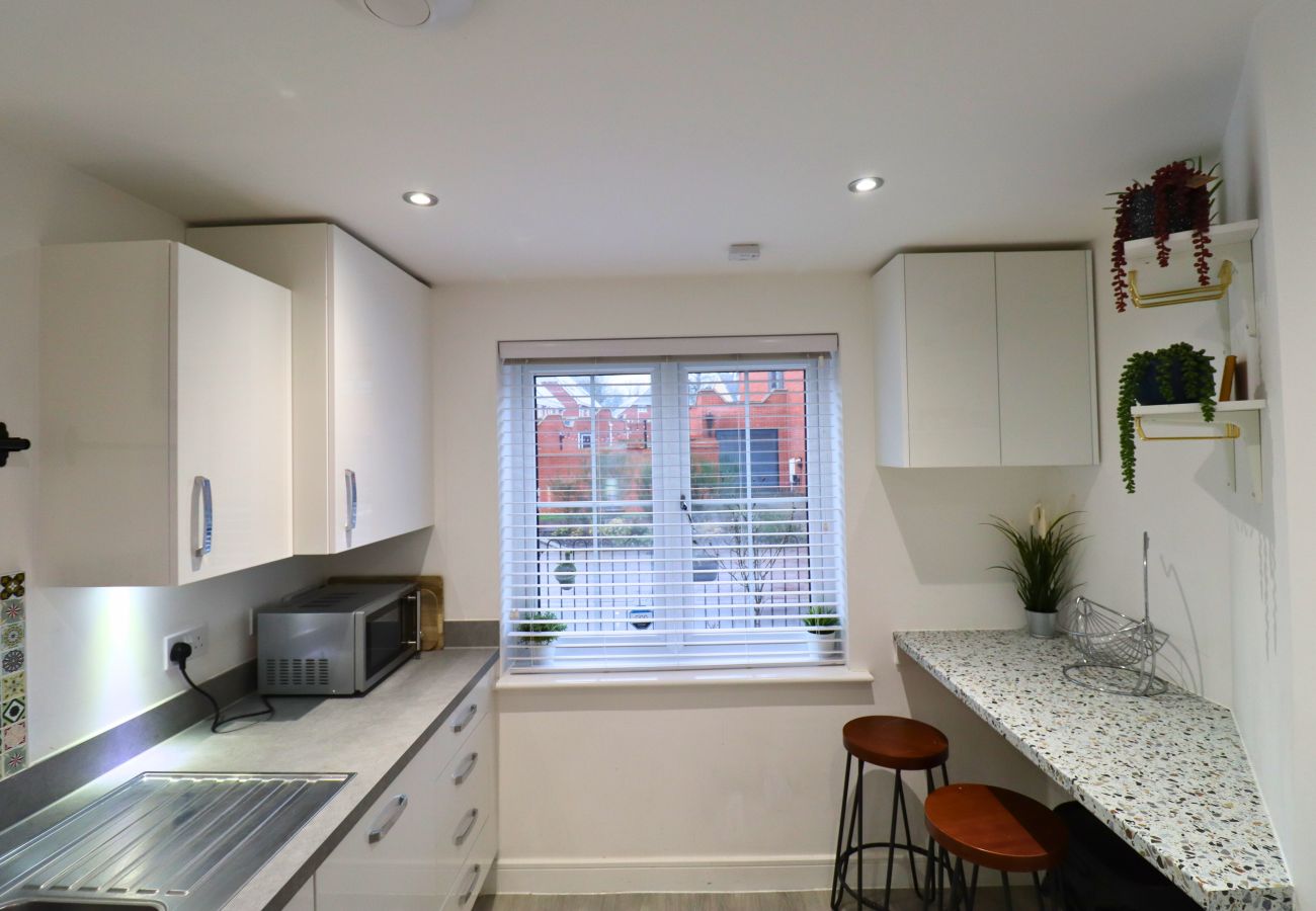 House in High Wycombe - Spacious 4-Bedroom Home in Scenic High Wycombe