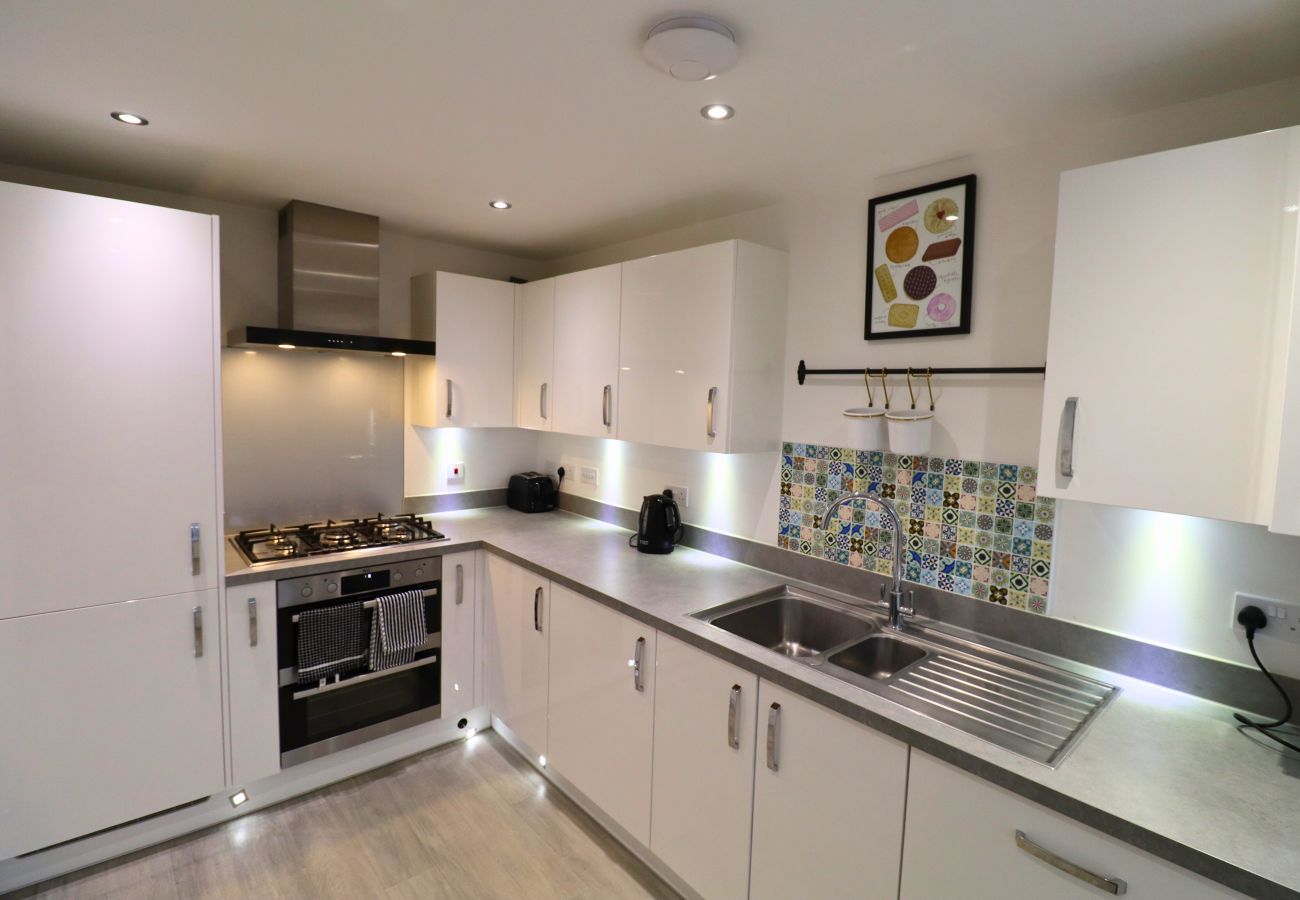 House in High Wycombe - Spacious 4-Bedroom Home in Scenic High Wycombe