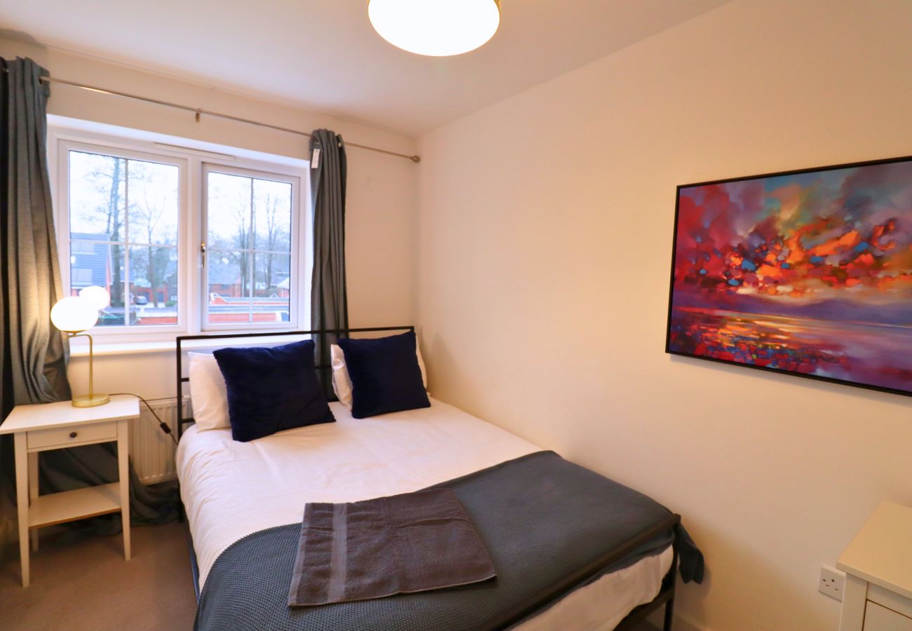 House in High Wycombe - Spacious 4-Bedroom Home in Scenic High Wycombe