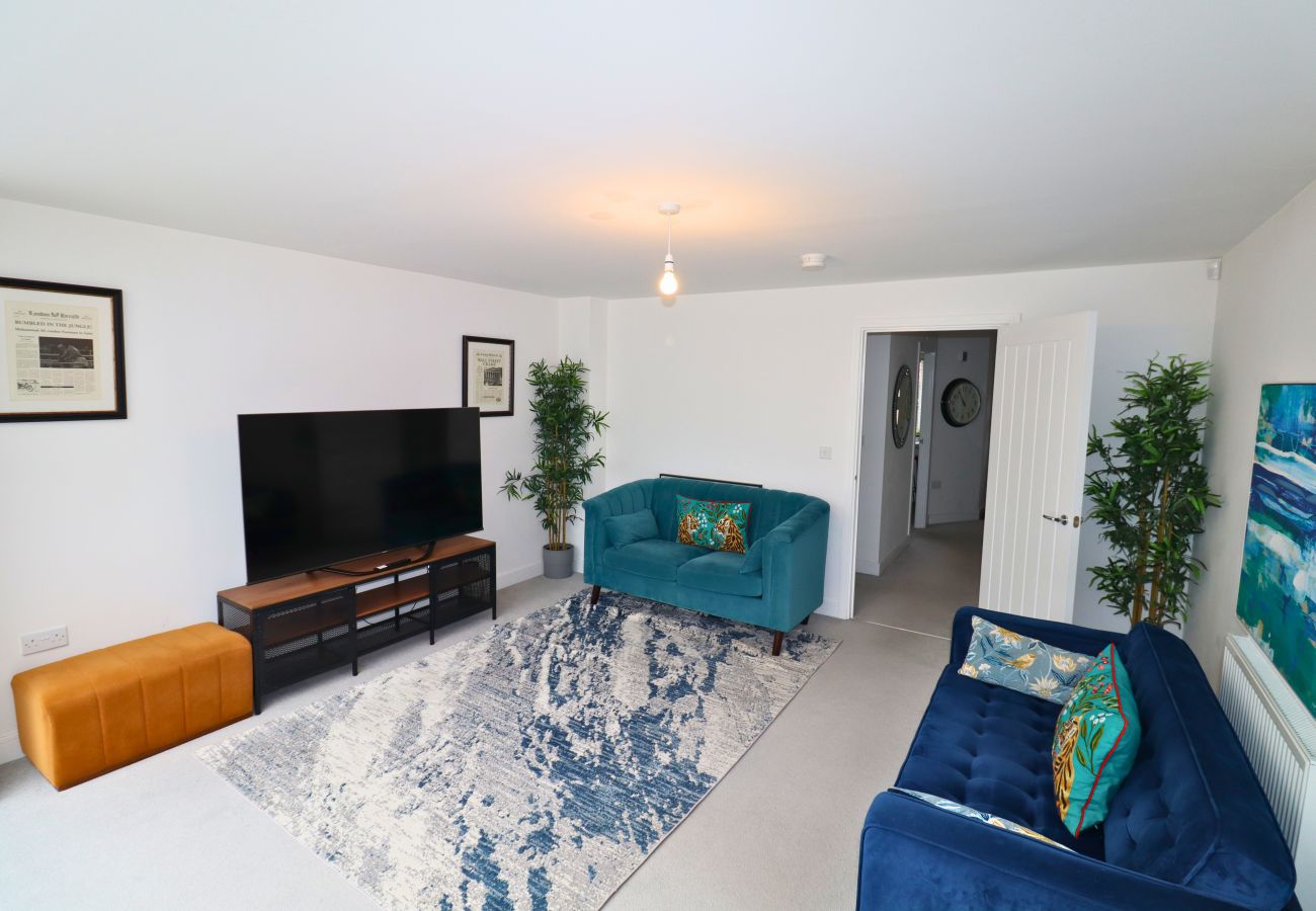 House in High Wycombe - Spacious 4-Bedroom Home in Scenic High Wycombe