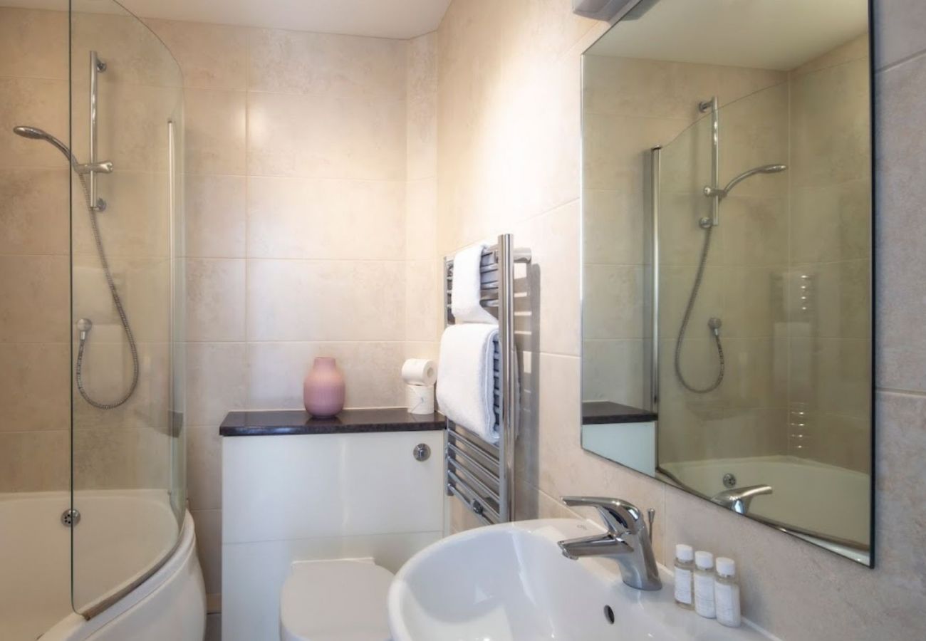 Apartment in Bournemouth - Bournemouth Beautiful Two Bedroom Apartment 