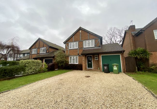 House in Binfield - Binfield Beautifully Presented Three Bedroom House 