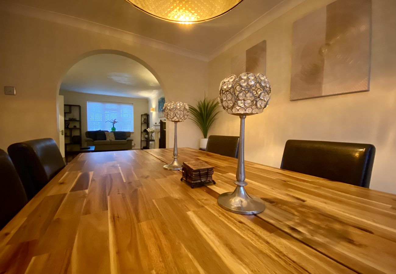 House in Binfield - Binfield Beautifully Presented Three Bedroom House 