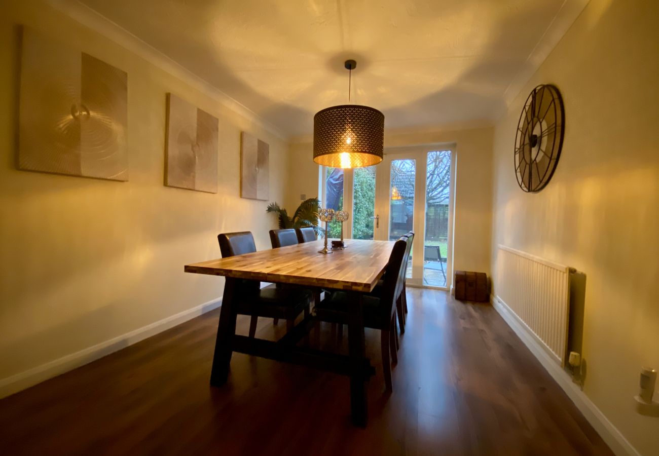 House in Binfield - Binfield Beautifully Presented Three Bedroom House 