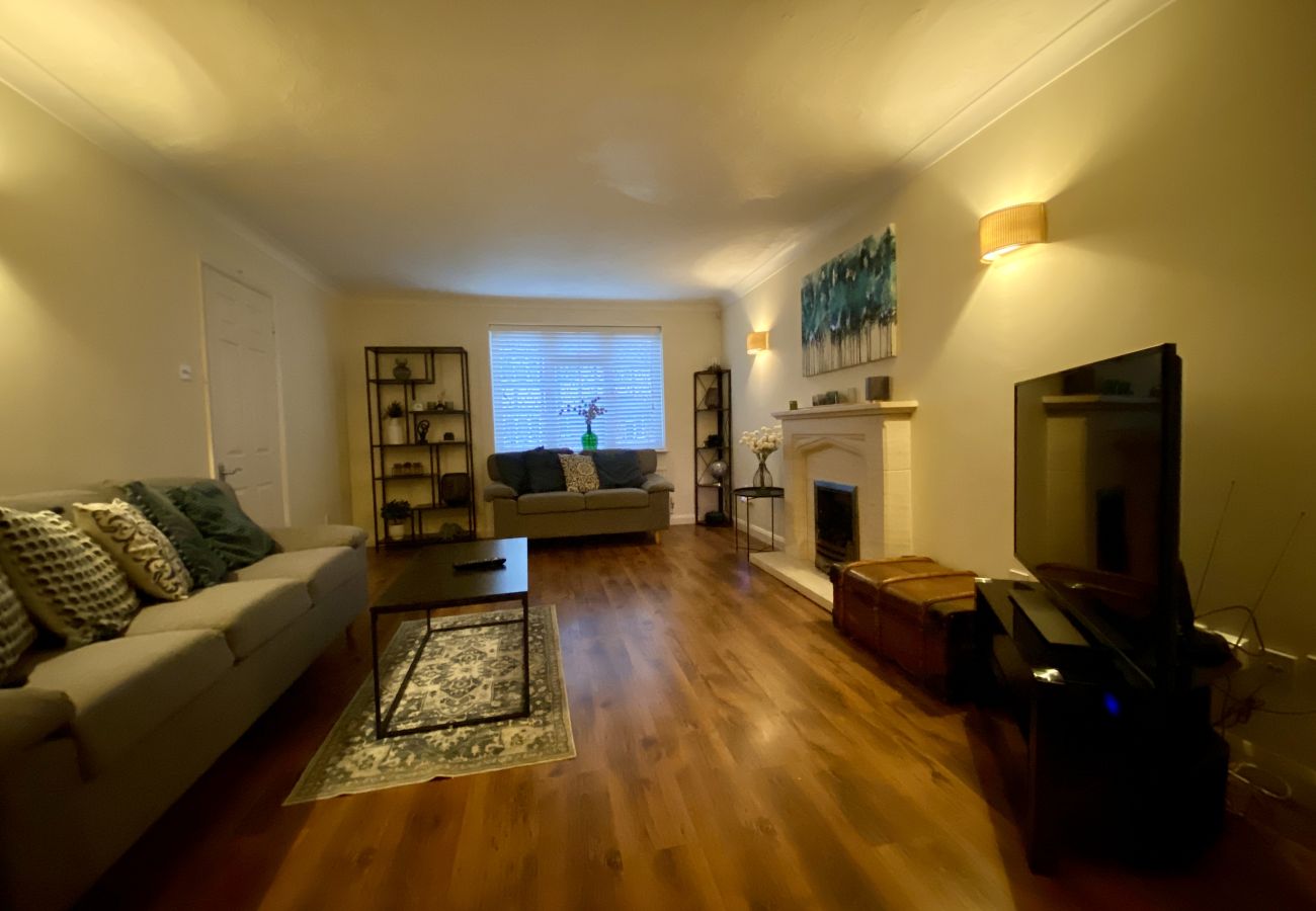 House in Binfield - Binfield Beautifully Presented Three Bedroom House 