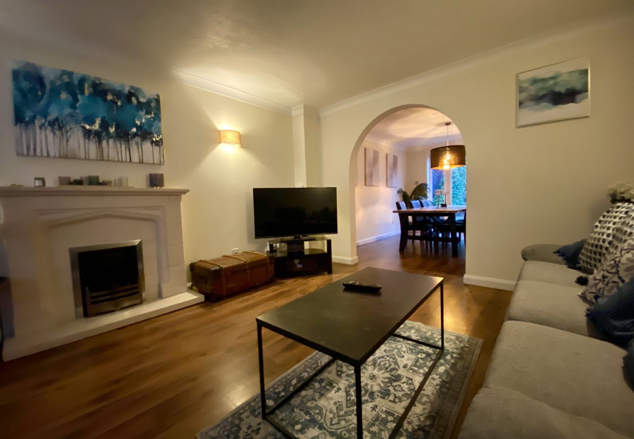 House in Binfield - Binfield Beautifully Presented Three Bedroom House 