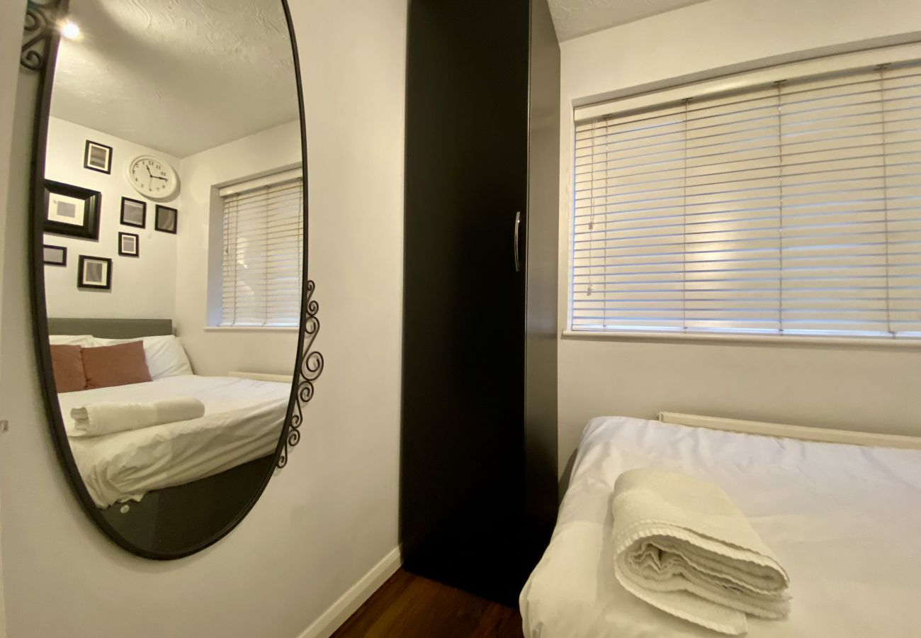 House in Binfield - Binfield Beautifully Presented Three Bedroom House 