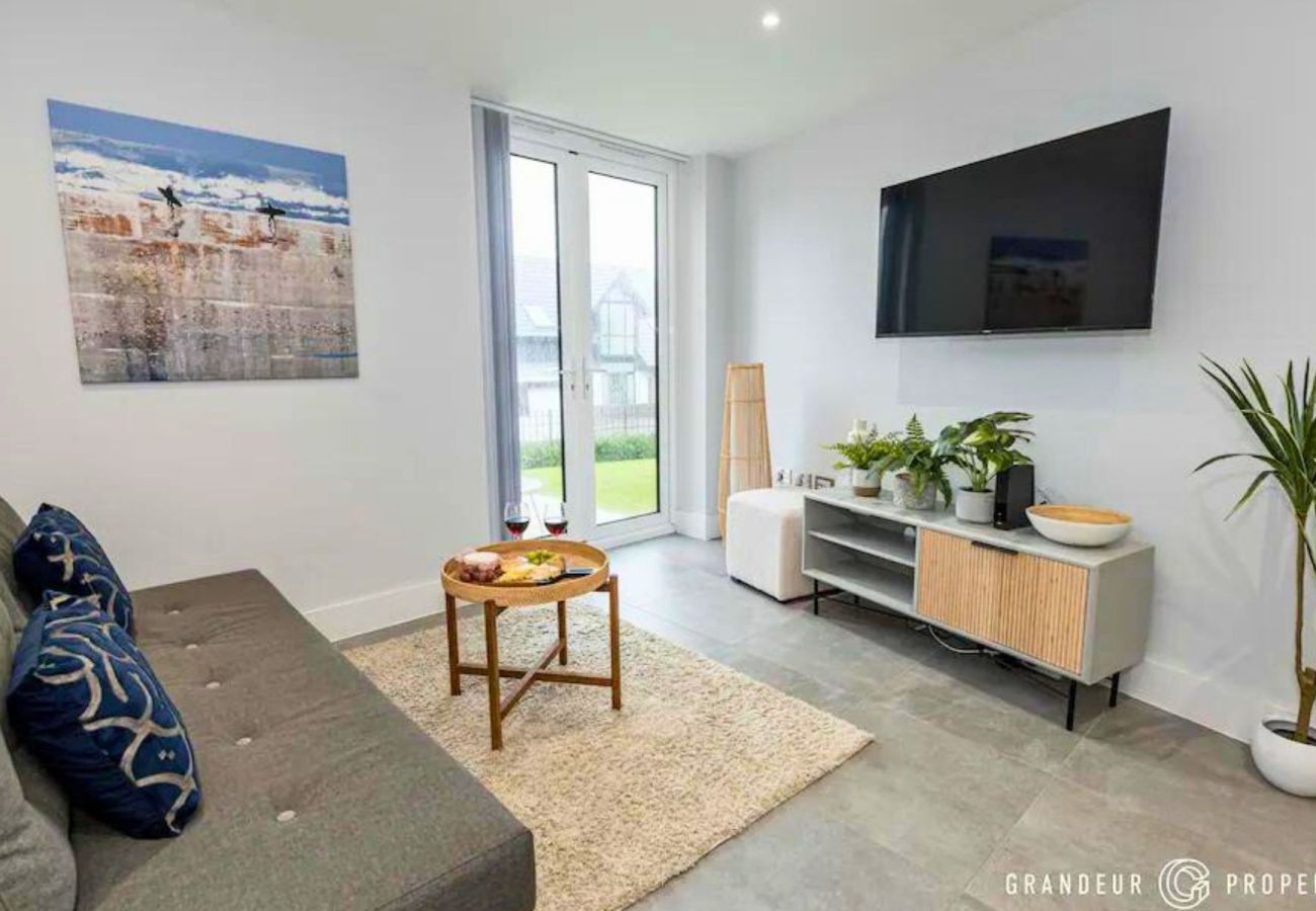 Apartment in Southbourne - Southbour Stylish Two Bedroom Apartment