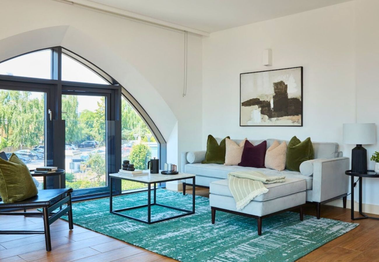 Apartment in Brentford - Kew Bridge Spectacular Three Bedroom Apartment 