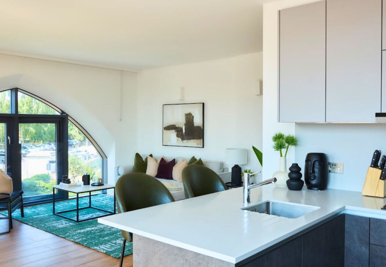 Apartment in Brentford - Kew Bridge Spectacular Three Bedroom Apartment 
