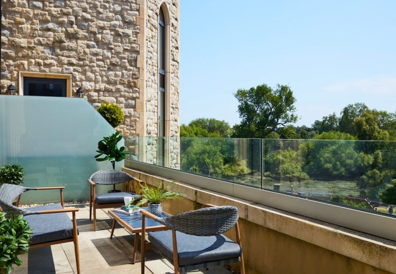 Apartment in Brentford - Kew Bridge Spectacular Three Bedroom Apartment 