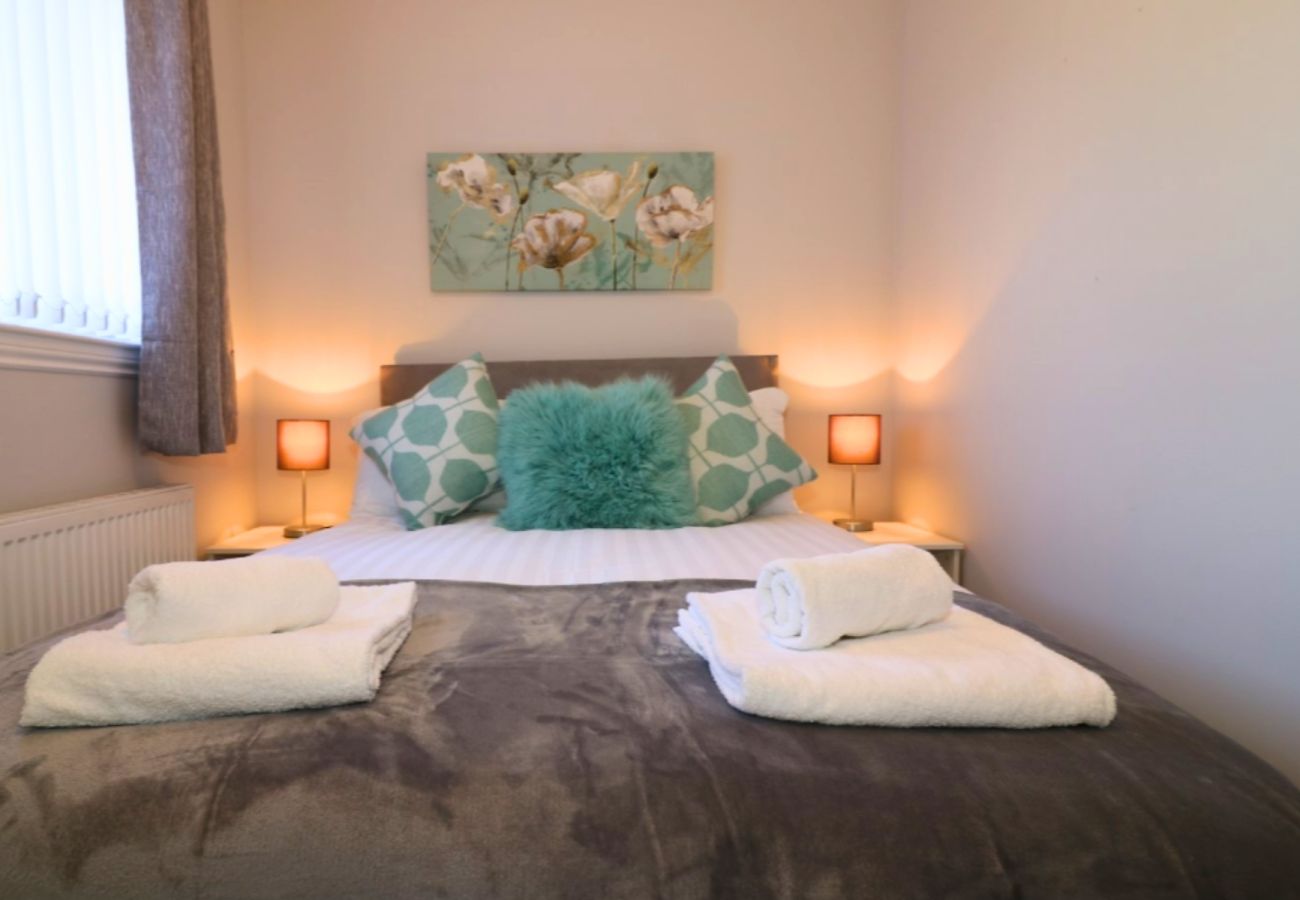 House in Motherwell - Motherwell Stylish Three Bedroom Apartment 