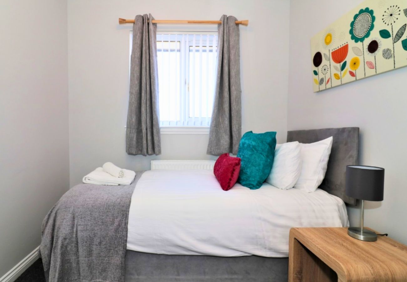 House in Motherwell - Motherwell Stylish Three Bedroom Apartment 